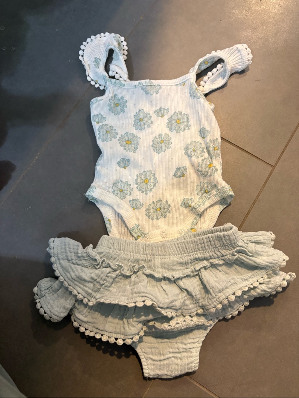 Light Blue Daisy Ruffle Infant Set - Picture 2 of 4
